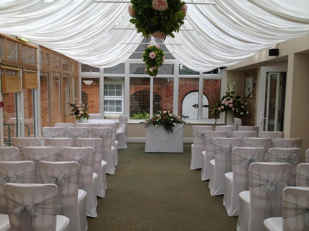 Millhouse Hotel And Riverside Restaurant Sharnbrook ภายนอก รูปภาพ
