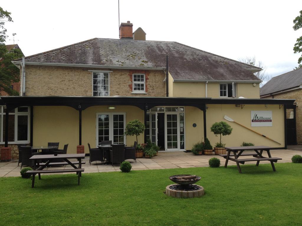Millhouse Hotel And Riverside Restaurant Sharnbrook ภายนอก รูปภาพ